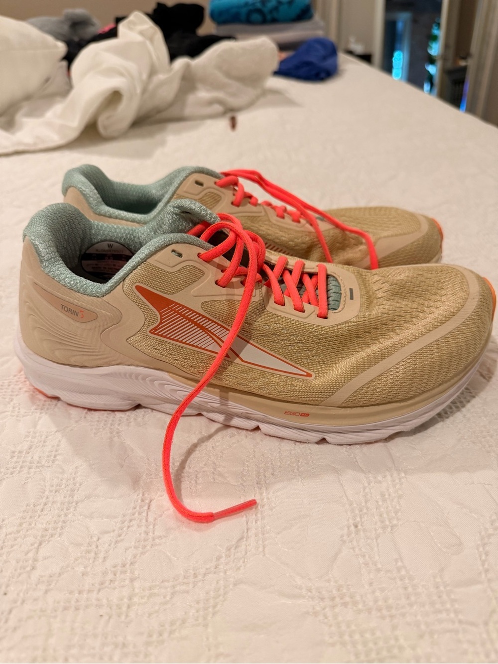 Altra Women's Beige Athletic Shoes with Coral Laces - Picture 4 of 8